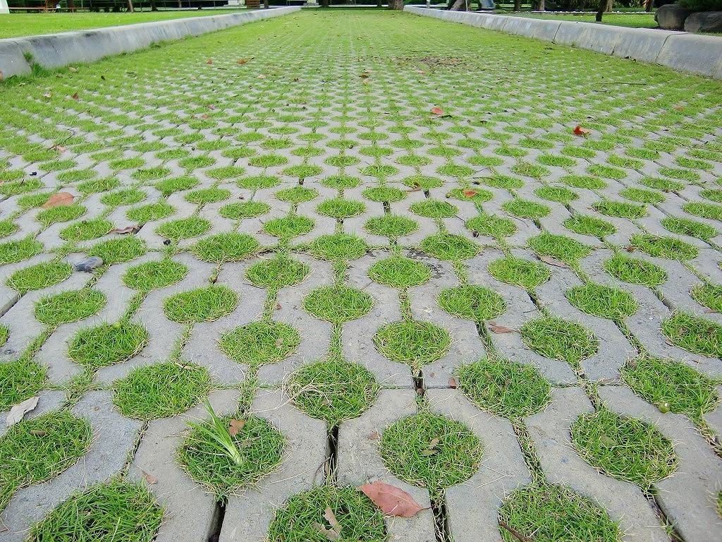 露天停車場的法寶——植草磚